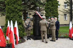 W Kętrzynie odsłonięto popiersie patrona Warmińsko-Mazurskiego Oddziału Straży Granicznej