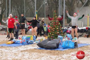 „Kąpiący się zimą” zbierali dary dla Schroniska dla Bezdomnych Zwierząt w Tomarynach