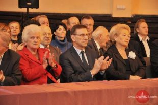 Stypendia i ślubowanie na święcie Szkoły w ZSEH