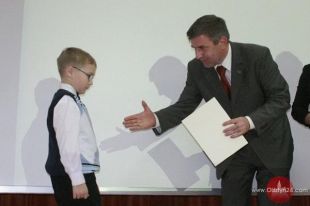 Bank, który rozdaje, a nie zabiera