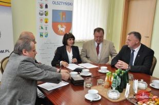 Starosta i wójt Stawigudy przekazali ziemię w Gryźlinach pod bazę LPR