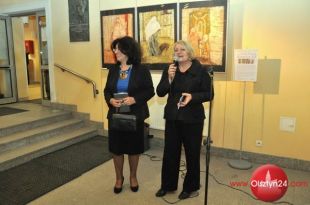 Krystyna Sól zaprezentowała w Starym Ratuszu batiki z kobietą w roli głównej