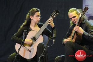 Gitarowe Duo Melis zagrało w amfiteatrze
