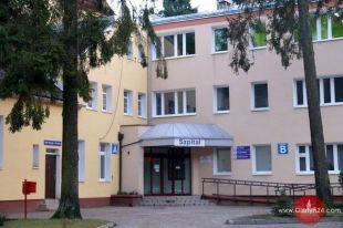 Mobilny Punkt Poboru Krwi stanie przy szpitalu pulmonologicznym