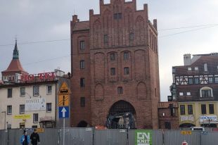 Prace przy rondeli przed Wysoką Bramą nabierają tempa