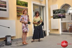 W Starym Ratuszu WBP otwarto wystawę  fotografii Anny Worowskiej