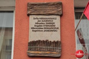 Tablicą pamiątkową i wystawą uczczono wybitnych olsztyńskich malarzy
