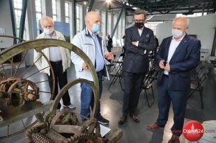 W Zajezdni Trolejbusowej MOK finiszowała wystawa wiekowych maszyn rolniczych