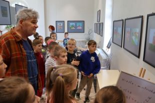 Ilustratorskie warsztaty plastyczne z Piotrem Fąfrowiczem zorganizowała Oranżeria Kultury