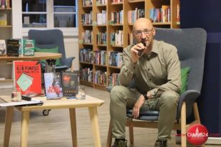 Miłośnicy kryminałów spotkali się z ich autorem Markiem Stelarem