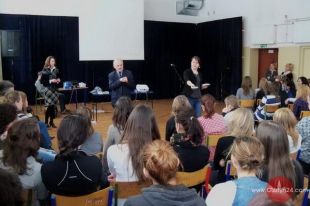 W szkołach powiatu rozpoczęła się akcja edukacyjna o transplantacjach