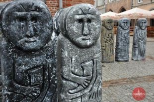 „Baba z Olsztyna” w strugach deszczu