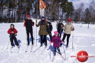 Narciarze pod Grunwaldem