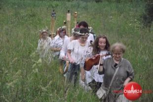 Kupała nad jeziorem