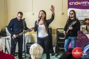 Muzyczny pączek dla chorych szpitala UWM 