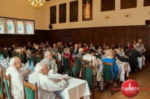 Członkowie Stowarzyszenia „Dzieci Wojny” spotkali się w ratuszu