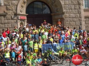 Gimnazjaliści z „Trzynastki” pojechali w rajdzie „JAdę, NIE TANKUJĘ”