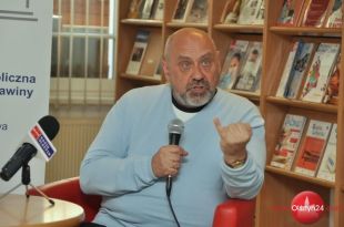 Z Wacławem Radziwinowiczem o sytuacji w Rosji rozmawiano w Starym Ratuszu WBP