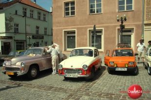 Zlot motoryzacyjnych sław PRL-u odbył się na olsztyńskiej starówce 