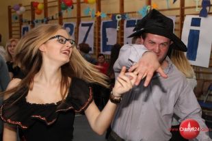 Bal andrzejkowy zorganizowali kandydaci na terapeutów