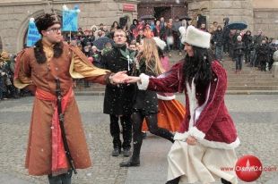 Maturzyści znów zatańczą poloneza pod gołym niebem