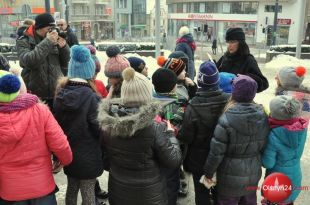 Uczniowie złożyli życzenia babciom i dziadkom z okazji ich święta 