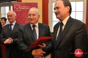 Marszałek spotkał się z laureatami programu „Przedsiębiorstwo Fair Play” i konkursu „Gmina Fair Play”
