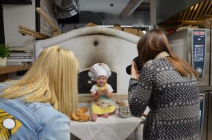 Wystawa fotografii „Bobasy w kuchni” zostanie zaprezentowana w Spiżarni Warmińskiej