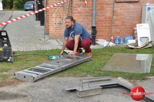 Ostatnia  budka  telefoniczna w Olsztynie ma nowy dom i nowe życie