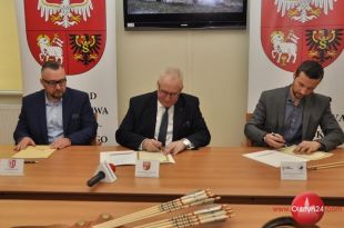 Podpisano umowy ws. VI Majówki z łukiem i koniem