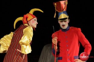 Teatr HoM wystąpił na olsztyńskiej starówce