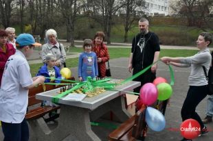 Ławeczka Szalonego Krasnoluda pojawiła się w Parku Kusocińskiego