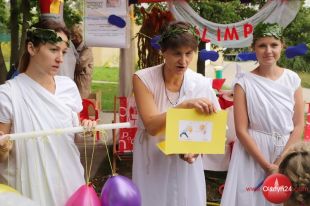 Bibliotekarze zaprosili czytelników na piknik „Na Olimpie”