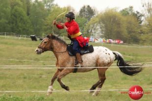 Łucznicy konni rozpoczęli rywalizację na Polach Grunwaldu