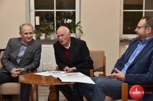 Pół wieku za mikrofonem. W SSK „Pojezierze” o dziennikarskiej drodze przez życie z Mirosławem Rogalskim