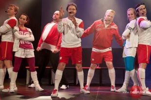 „Ławka rezerwowych” - spektakl nie tylko dla fanów piłki nożnej 