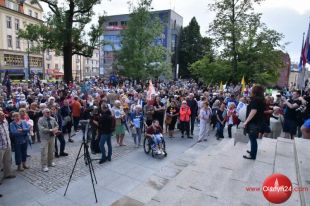 W Olsztynie odbył się protest przeciw tzw. lex TVN. Protestujący domagali się wolności mediów