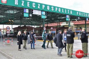 Funkcjonariusze Frontexu z wizytą na drogowych przejściach granicznych regionu