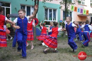 Przedszkolaki bawiły się na tanecznym festynie z okazji Dnia Dziecka