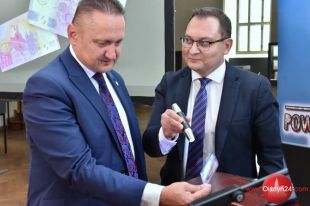 Szlak Świętej Warmii ma już 5 lat. Starostwo  świętuje jubileusz nietuzinkową pamiątką