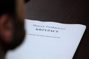 Premiera „Krzyżaków” w reż. Jana Klaty otworzy sezon 2025/2026 w Teatrze im. S. Jaracza w Olsztynie
