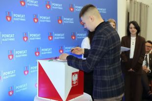 Młodzi mają głos. Młodzieżowa Rada Powiatu Olsztyńskiego zainaugurowała działalność