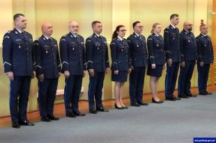 Uroczysta zmiana na stanowiskach w KWP w Olsztynie. Pożegnanie naczelników i powołanie nowego wydziału