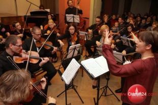 Karnawałowo z Grupą Smyczkową „Absolwent”