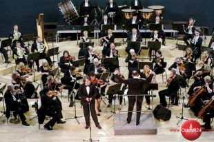 W filharmonii - śpiew w roli głównej