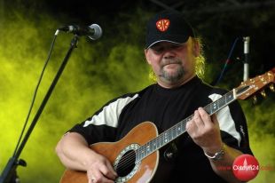 Legenda beatu i rocka powraca w muzycznych wspomnieniach Tadeusza Macheli