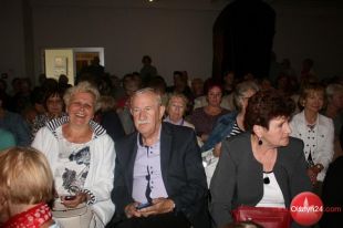 Teatr wśród rzeźb Magdaleny Abakanowicz