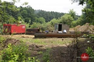 Przerwa w budowie kładki nad Długim