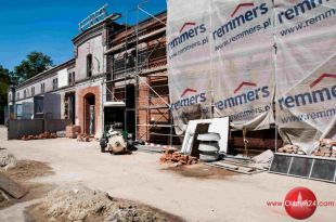 Pierwsze efekty rewitalizacji dawnej stajni w Koszarach Dragonów 