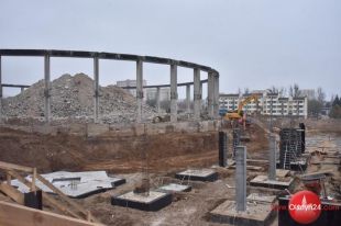 Na budowie praca wre